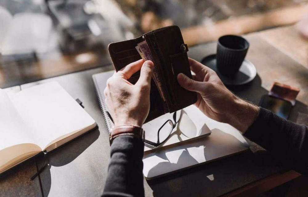 Cara Menghindari FOMO Yang Bisa Picu Dompet Boncos